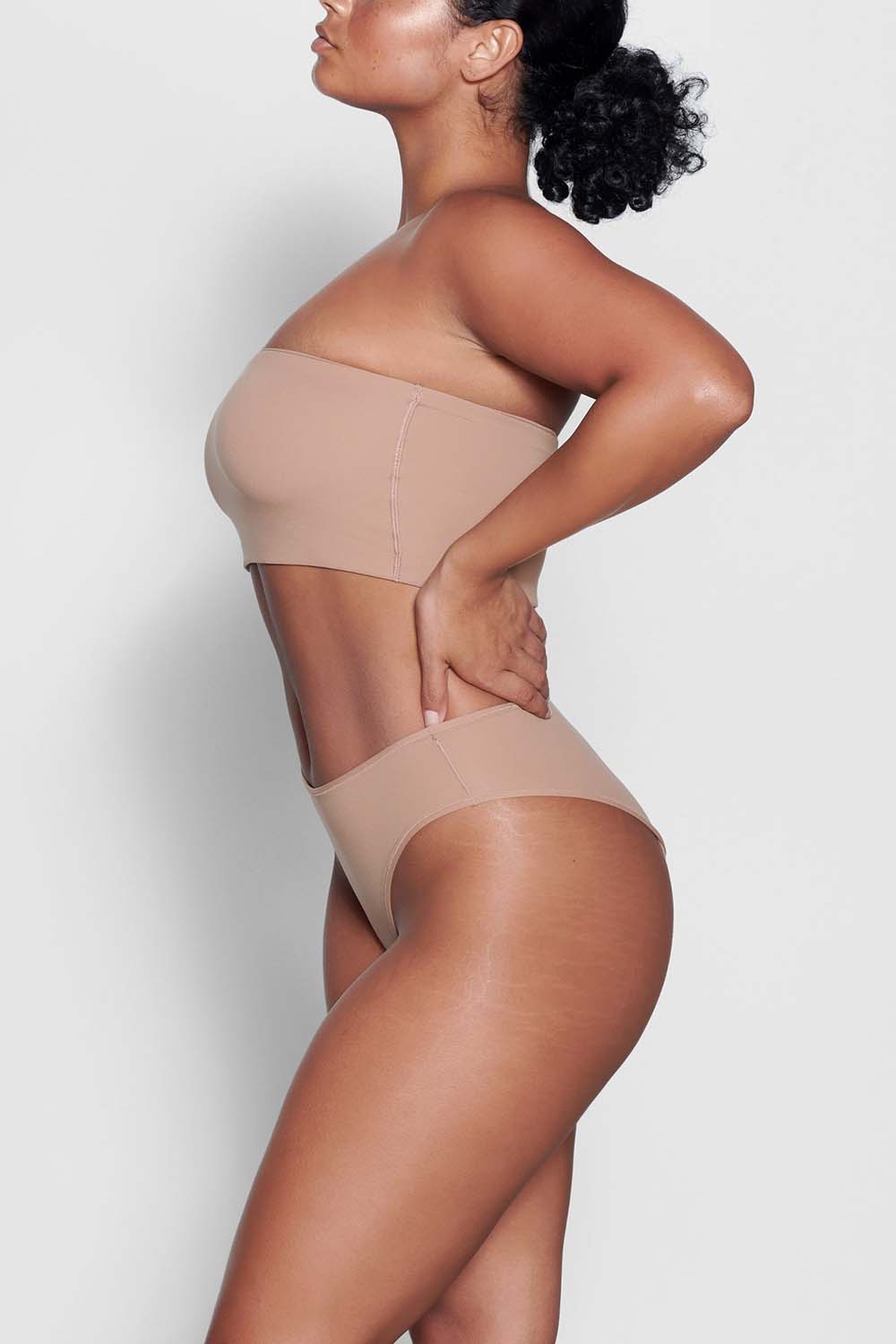 תמונת כל הלוק של BANDEAU